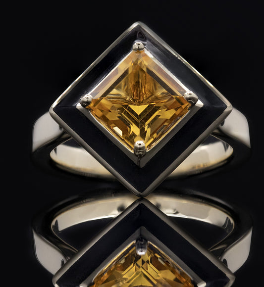 bague de fiançailles Tamara or jaune 18k serti d'une belle citrine résine noire