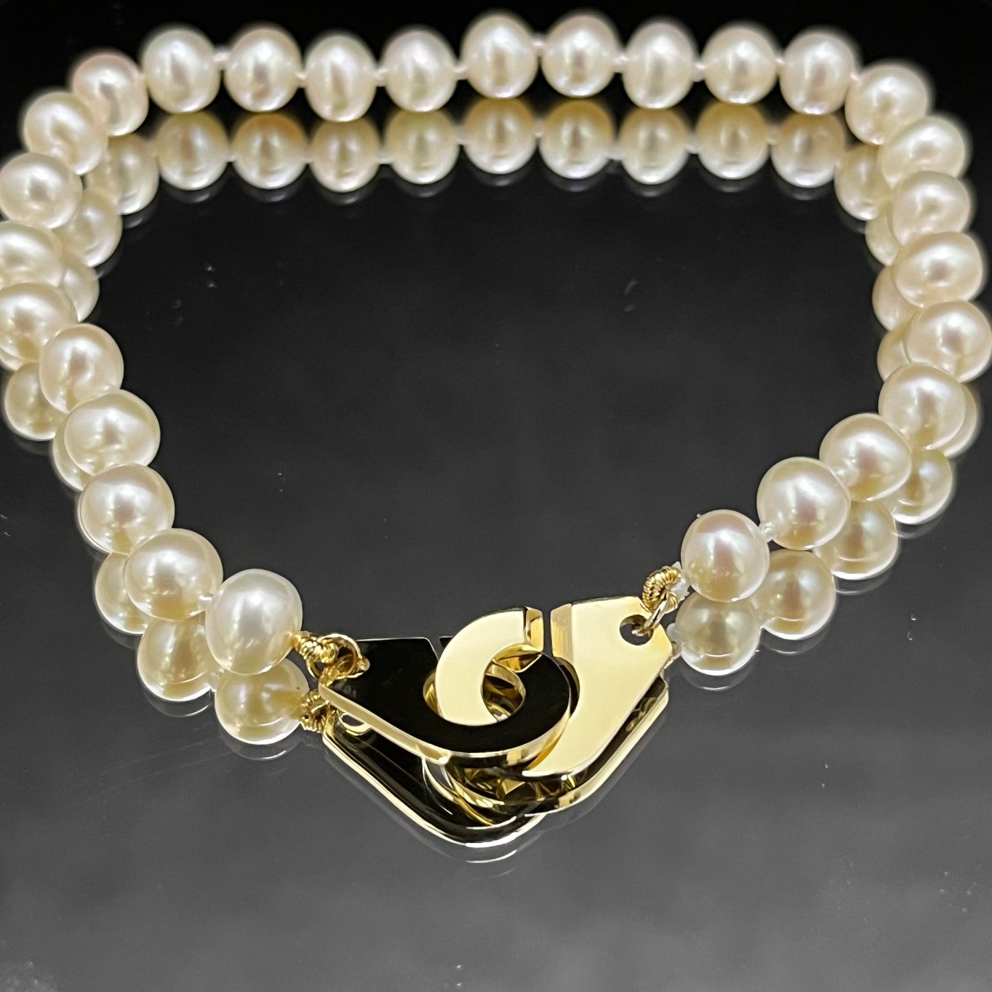 bijou Bracelet Mio perles de culture fermoir design or jaune accessoire tendance luxe | Bijouterie Laurence Joaillerie