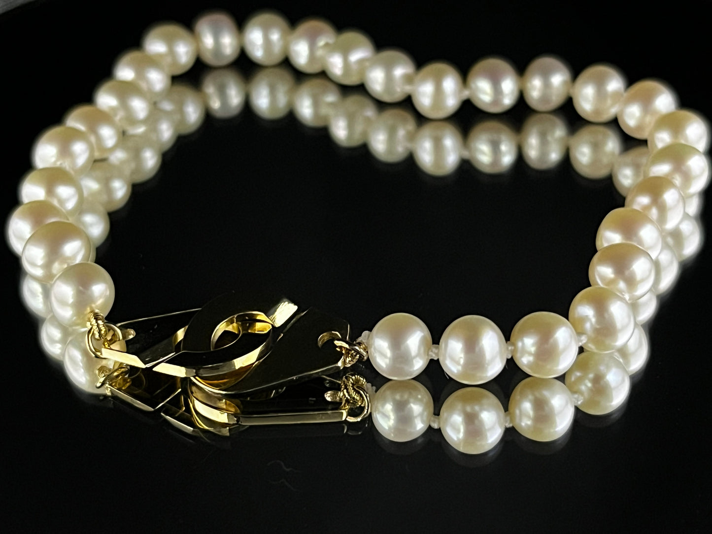 bijou Bracelet Mio perles de culture fermoir design or jaune accessoire tendance luxe | Bijouterie Laurence Joaillerie